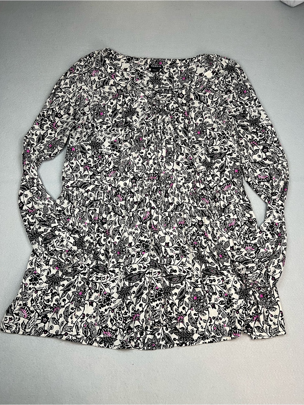 Torrid floral ivory laced front blouse Womens 1X
